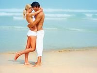 pic for Lovely Couple On Beach 